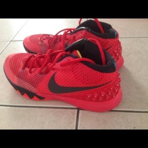 Nike kyrie irving 1 "deceptive red" size 11